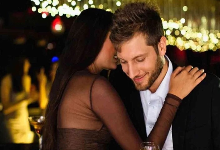 दिल्ली के इन इलाकों में खुलेआम पुरूषों की लगती है बोली, रईस घरानों की औरतें खरीदती है मर्द दिल्ली के इन इलाकों में खुलेआम पुरूषों की लगती है बोली, रईस घरानों की औरतें खरीदती है मर्द